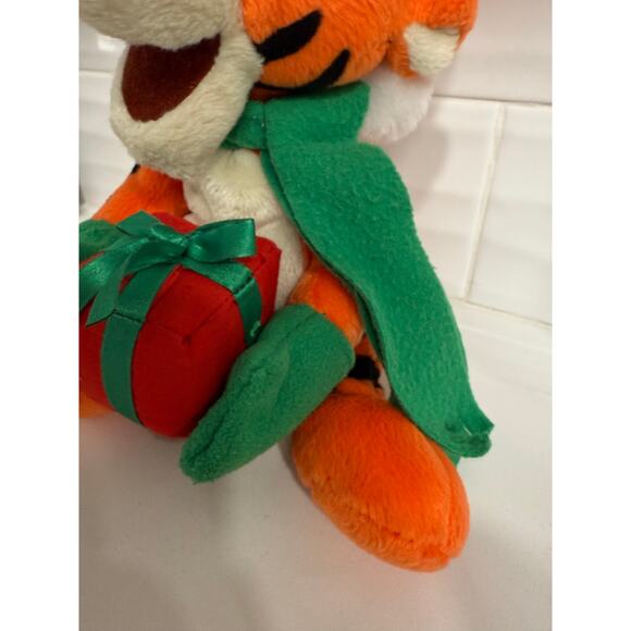 Vintage 1990s Y2K Disney Parks Tigger Christmas Plush Santa Hat Gift WDW 12 - Picture 8 of 12